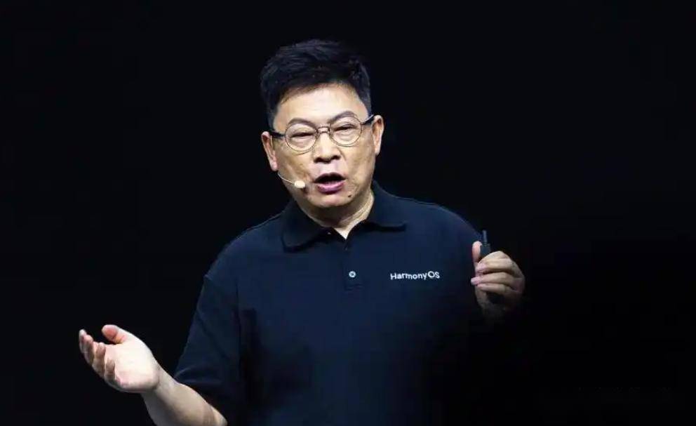原创             余承东在央视算了一笔账，一万多人干了六年，几百亿砸进鸿蒙里，台下没人吭声，鸿蒙5.0设备刚过1000万，他说这叫跨过生死线