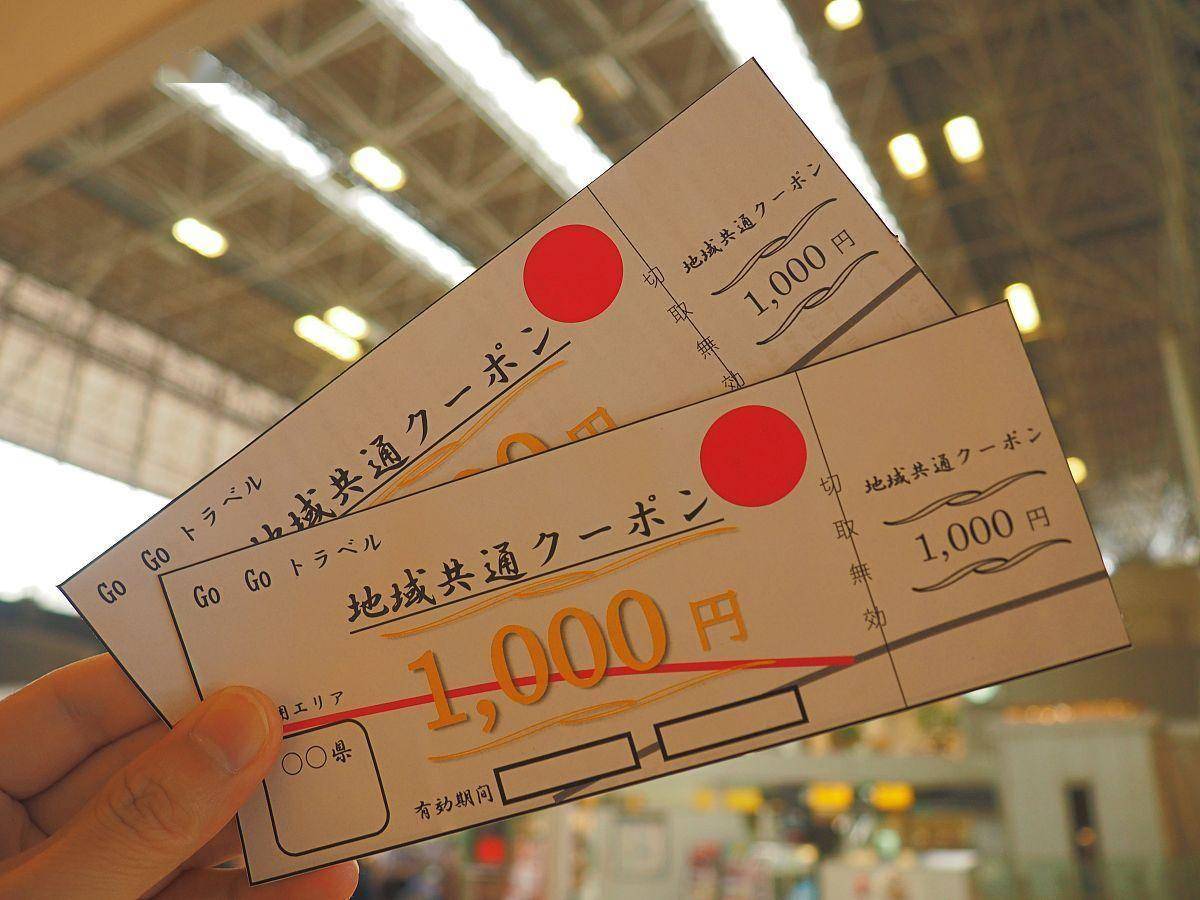 更绝的是某些旅行社尾单券,1988元的上海中心观光套票,券后价只要288元。