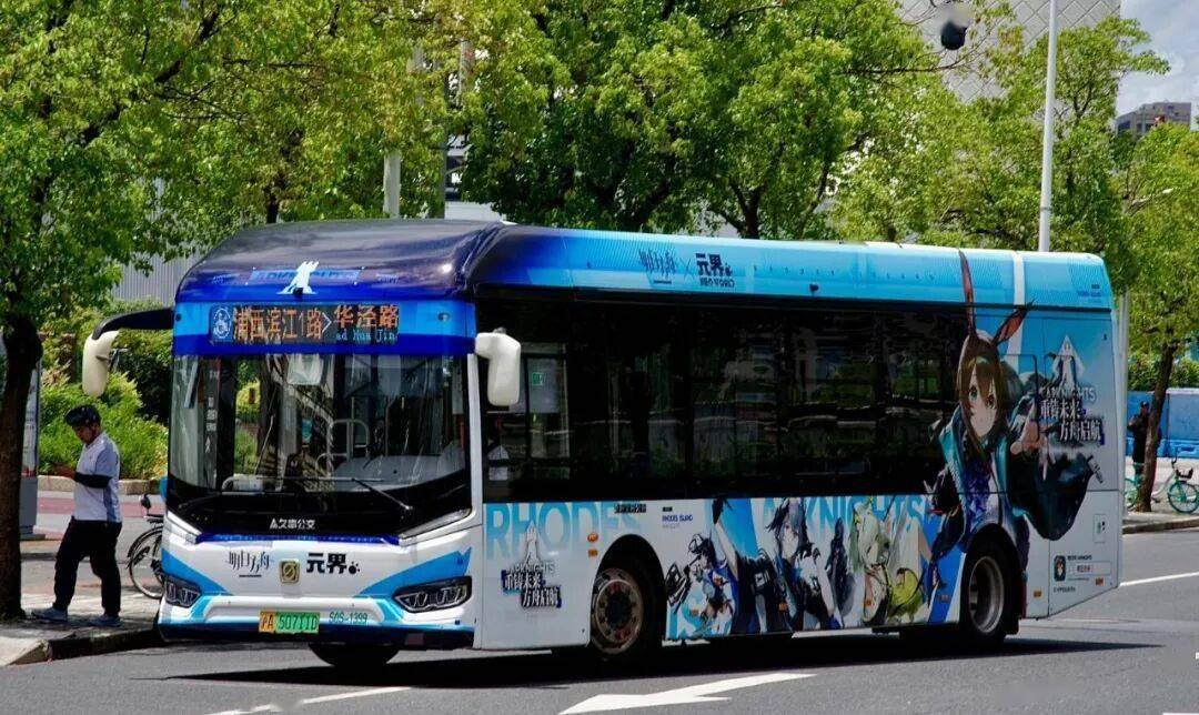 不再低调的二次元正在经营一种「痛系生活」