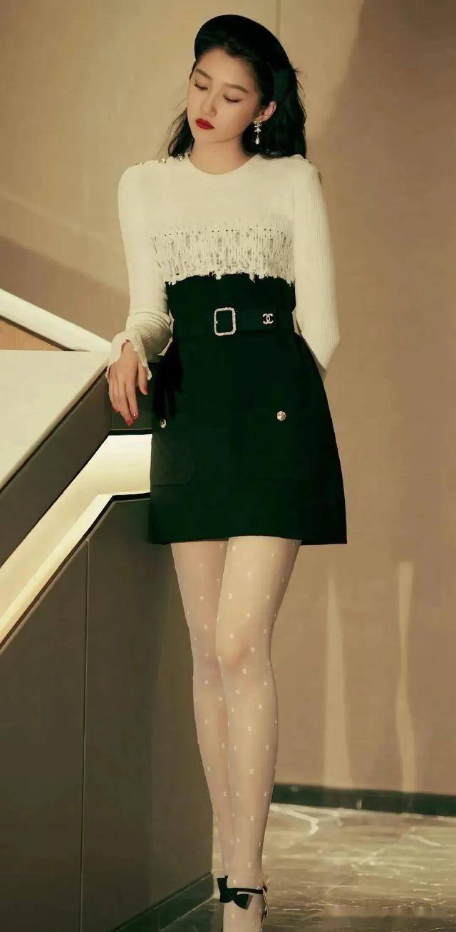 各种丝袜都有｜关晓彤