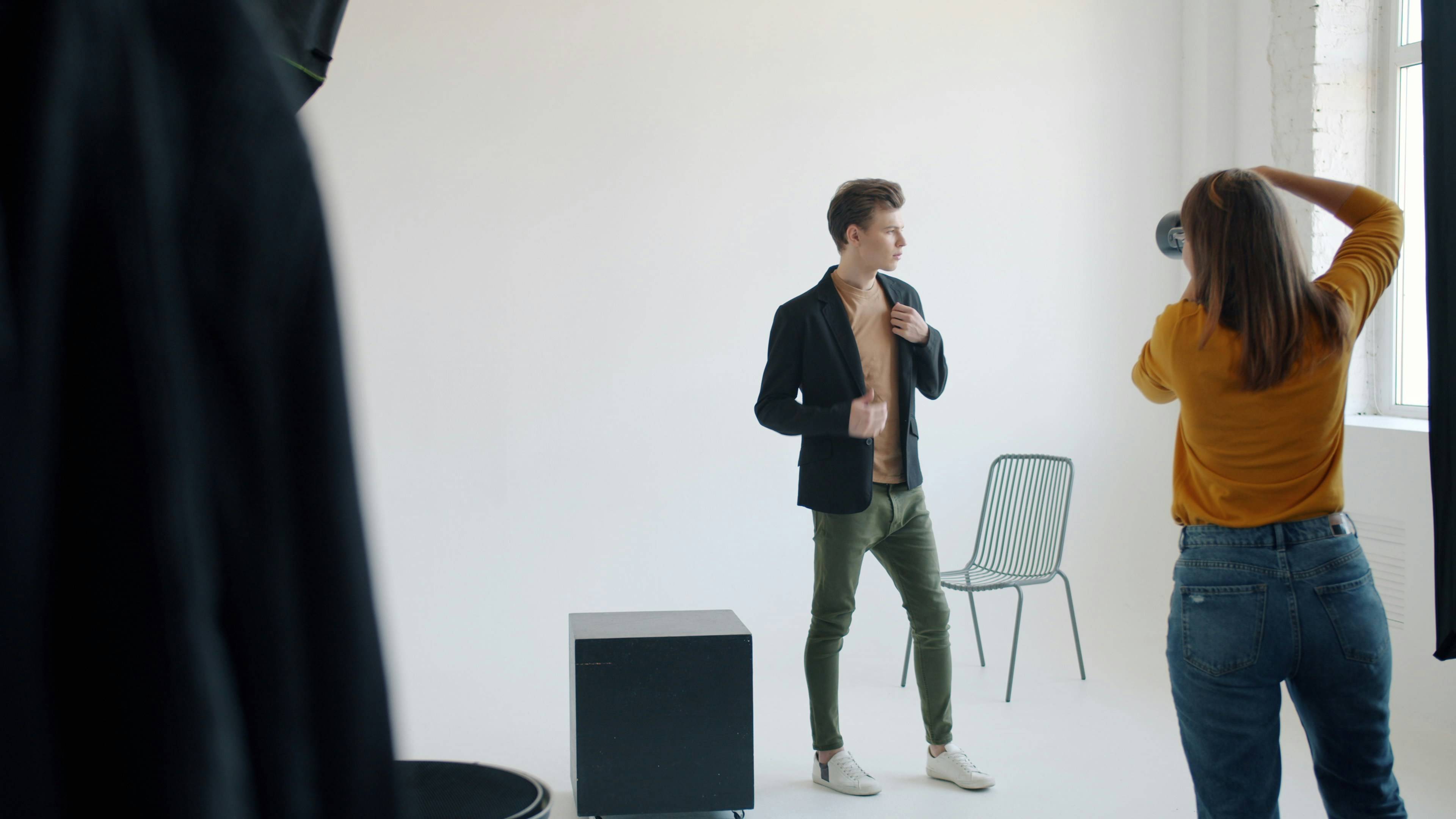 伟德国际戚薇的松弛感时尚：慵懒风也能穿出大牌范儿