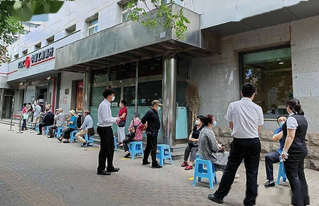 没那么多“元气老人”，银发经济的主力是80后
