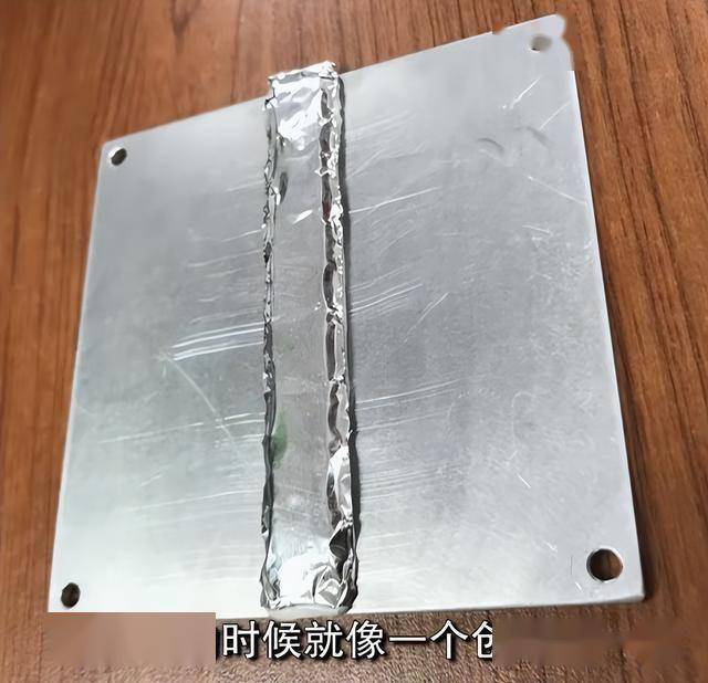 太空碎片威胁升级,神舟二十号飞船遭撞击,6名航天员能否长驻?