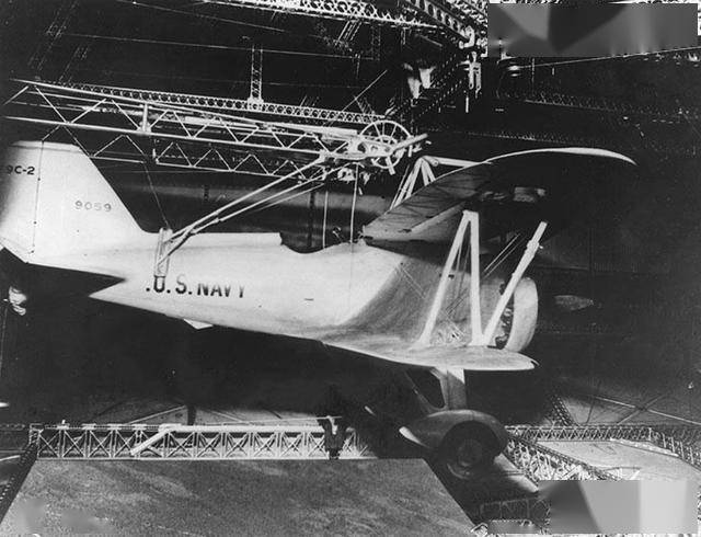 空中与水下的意外邂逅：飞艇对抗潜艇的真实故事