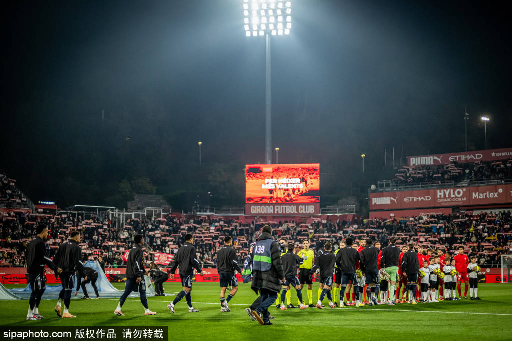 姆巴佩双响+库尔图瓦神扑！皇马客场群星闪耀，多名主力带伤出战