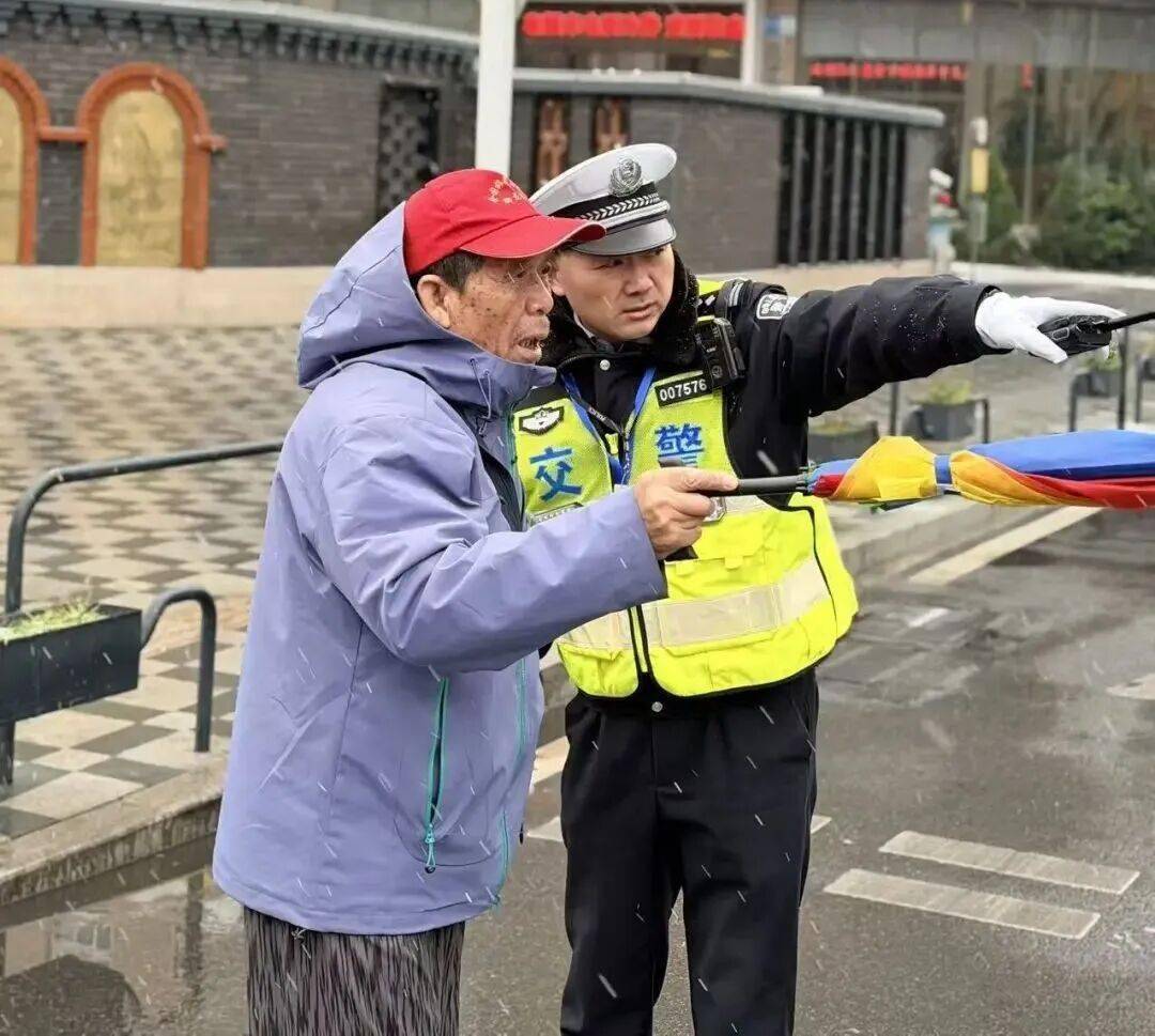 风雪中的守护 | 风雪“豫”警,温暖守护! 风雪中的守护 | 风雪“豫”警,温暖守护!