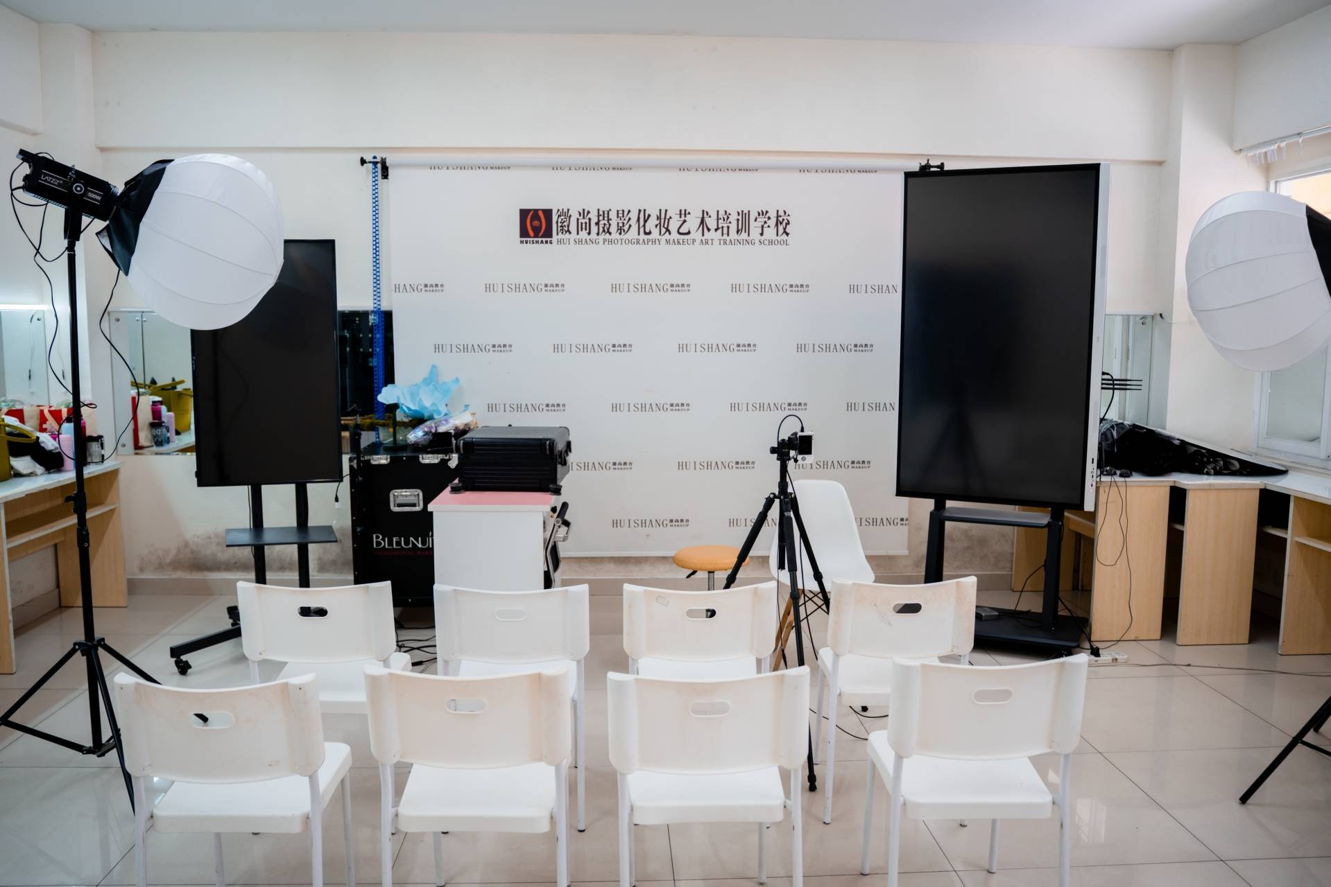 合尊龙凯时- 尊龙凯时官方网站- APP下载肥徽尚化妆学校：