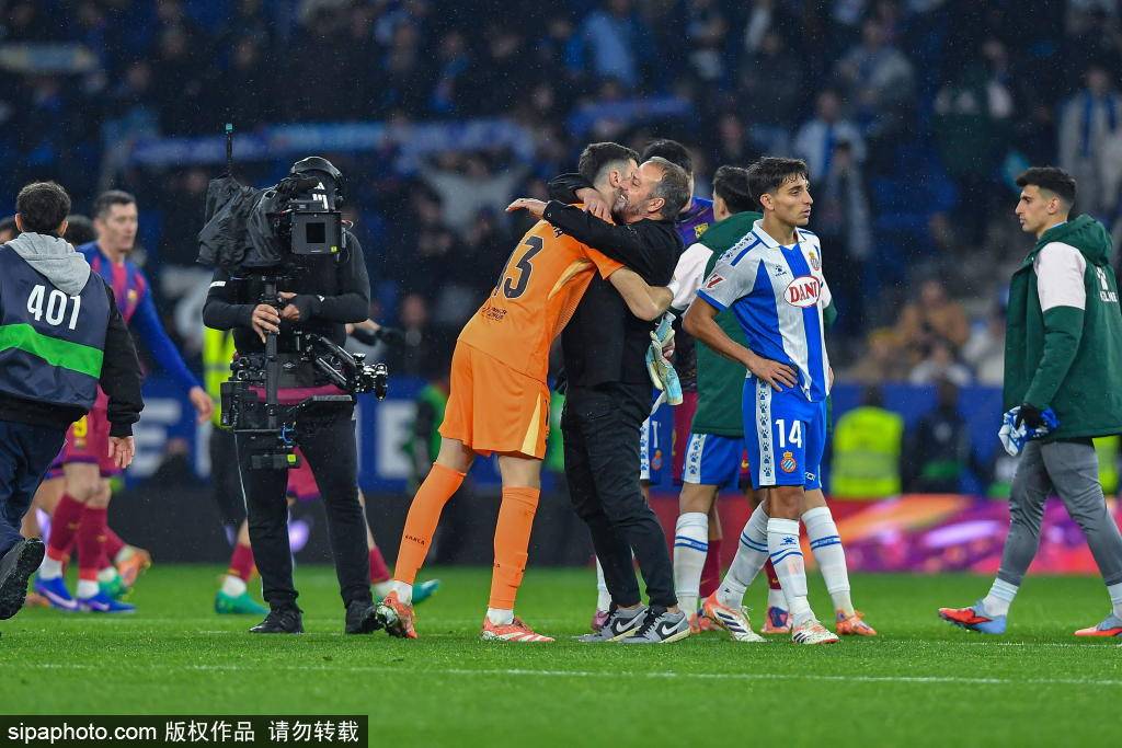 杯赛中拉辛与巴萨的经典西甲联赛免费高清直播＋实时赛程积分榜＋竞彩预测全覆盖（2025赛季）对决裁判