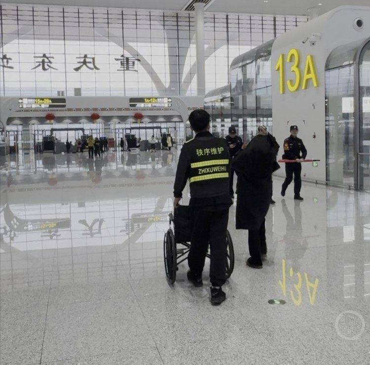 实探火车站春运首日：轮椅上的暖心护航听阿姨最朴实的心愿