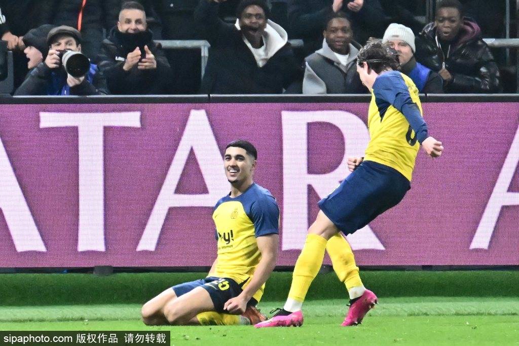 日本留洋团助比利时小城球队逆袭争冠！圣图尔登上演比甲奇迹