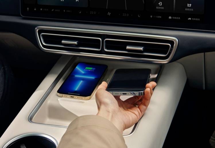 高速CPC卡在车内“爆炸”!春节出行千万别将它放在这个位置