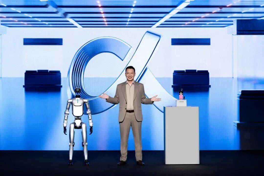 u8.com官网-荣耀为何死磕Robot？