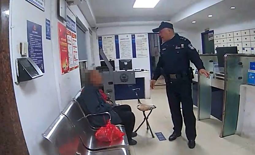 76岁黑龙江老人因为思念孙女，独自跨越2200公里来杭州：“孙女过年没回家，我想她”