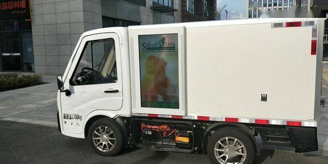 OBOO鸥柏丨75英寸室外充电桩广告屏嵌入式安装适用户外充电场站