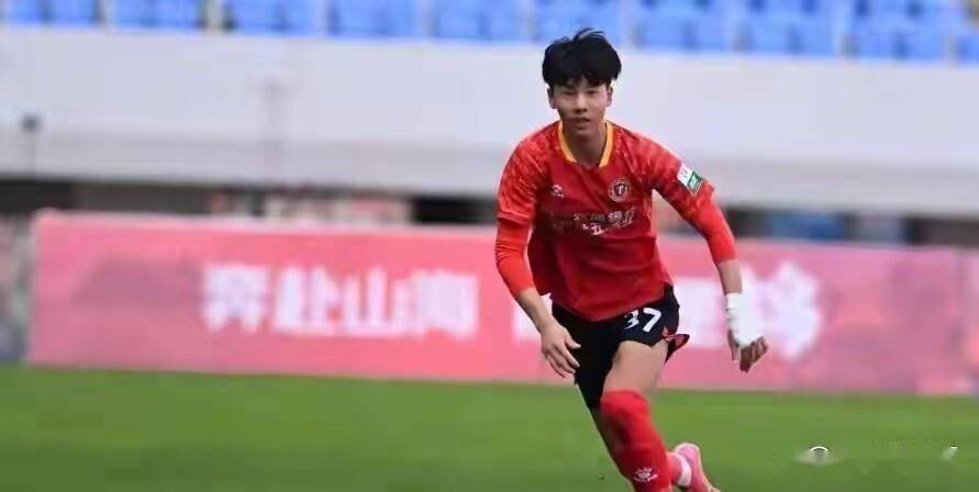 小两岁也能赢!国青土伦杯开门红中国足球连