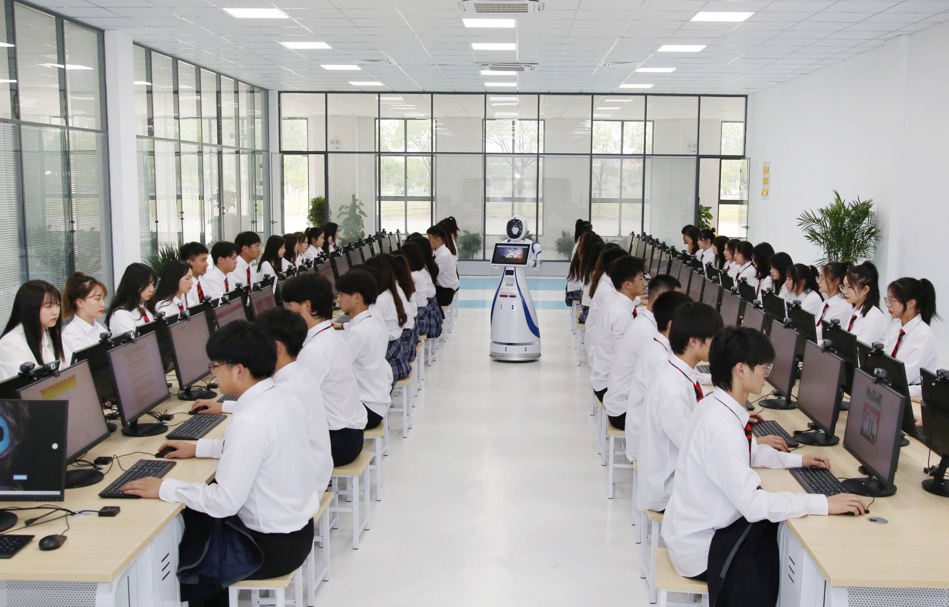 合肥信乐鱼体育- 乐鱼体育官网- APP世界杯指定平台息技术职业学院留学项目优势多看看适合你吗