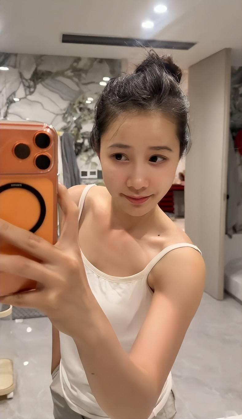 知名网红“表妹李KK”自曝破产！未婚生女后掉粉百万转行卖小吃