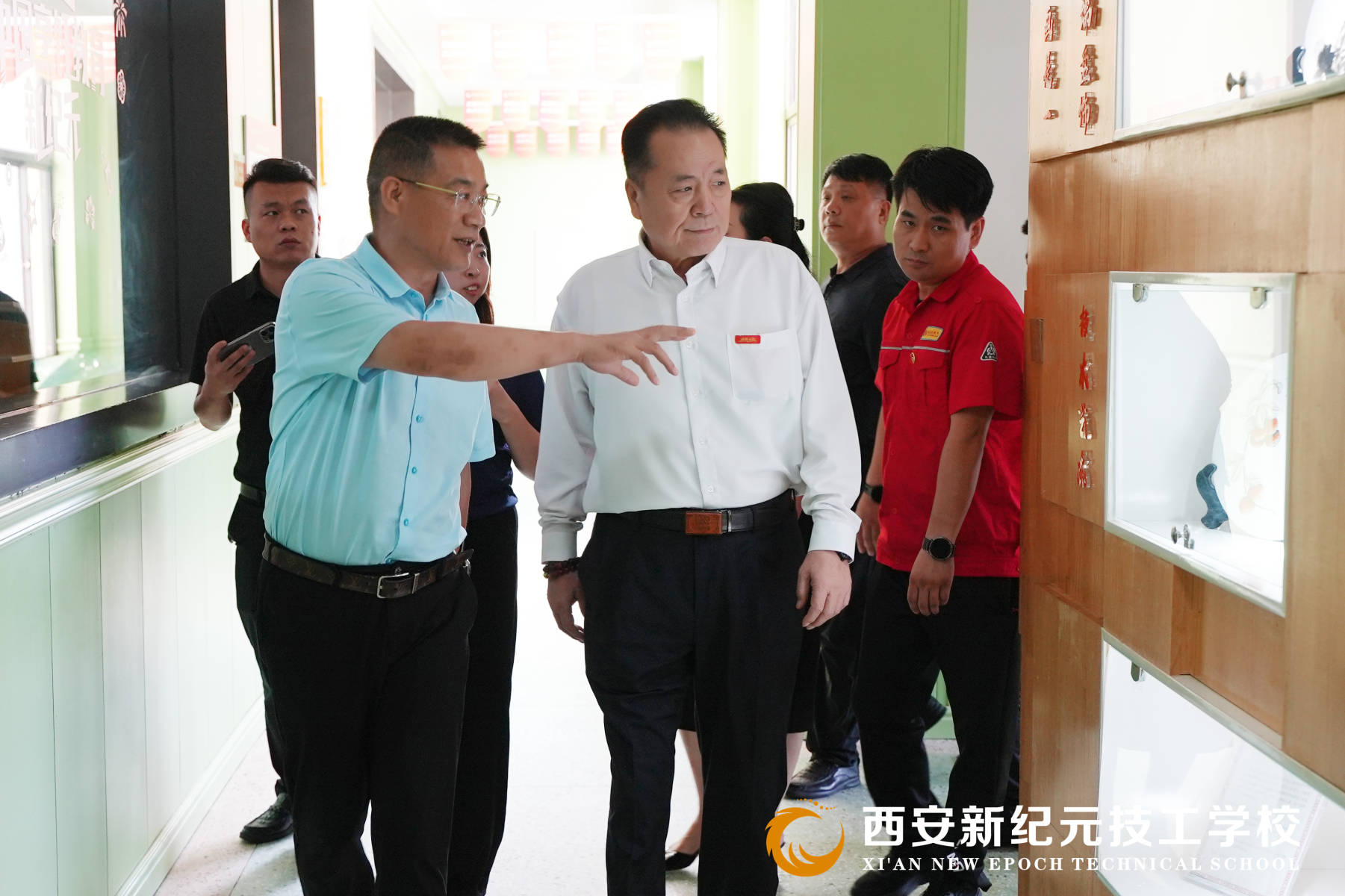 学校以开放的姿态迎接西蓝集团等业界精英的参观考察,旨在通过多元化