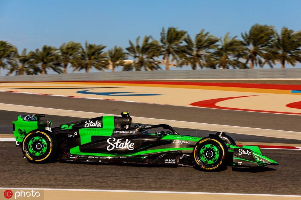 周冠宇(zhou guanyu),1999年5月30日出生于中国上海,中国一级方程式