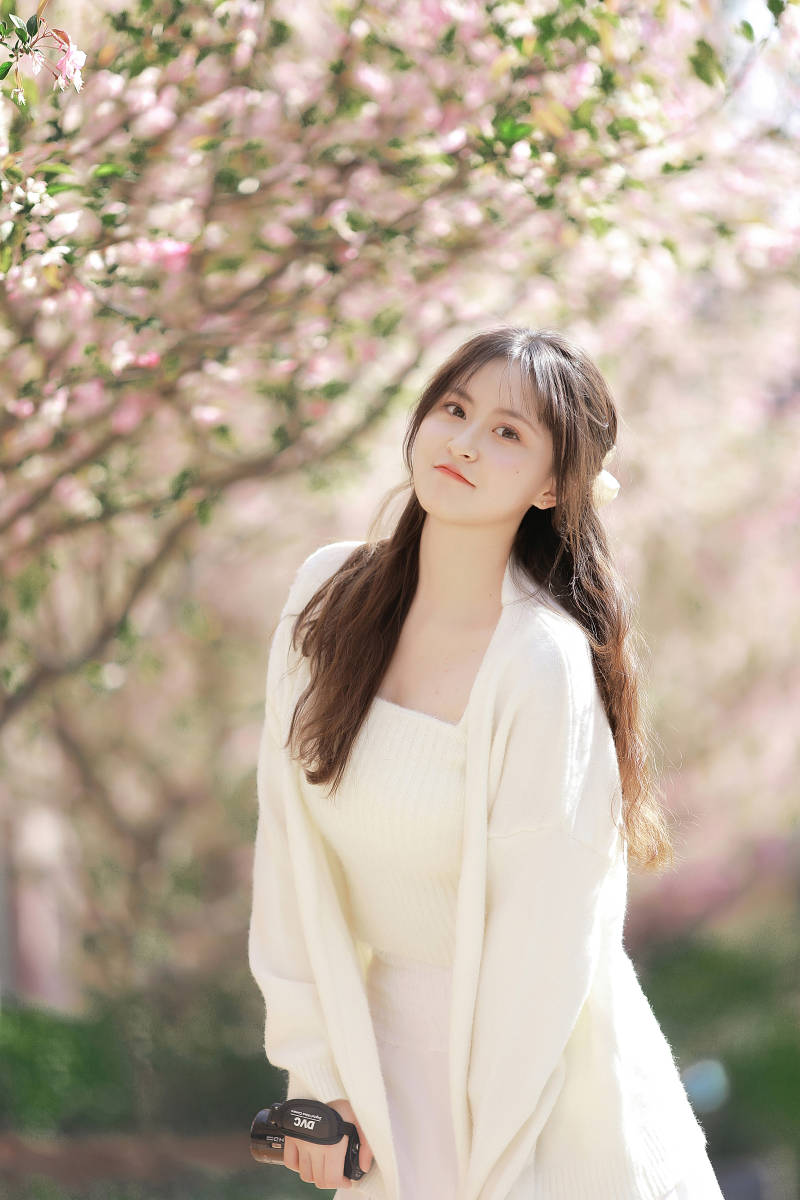 白衣长发笑靥如花,清新气质!