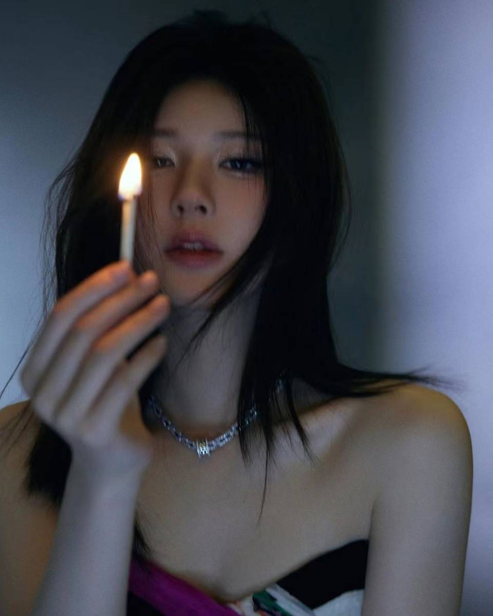 眼神妩媚性感迷人