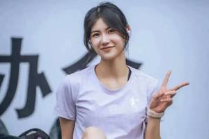 娃哈哈营养快线开盖后发现蛆虫：此前纯净水曾陷