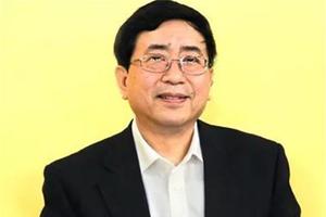 余秋雨，一代文化群宠，咋就堕为同行公敌？如何评价他-图片