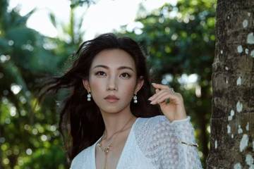 演员那尔那茜自曝定向委培违约 央视高考祝福文案删除其名字