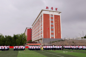 宝鸡新希望中学体育教师猥亵13岁男生 家长质