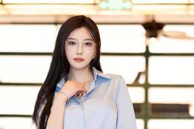 "连换5间房，每间床上都有活虫！&