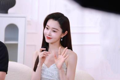 退休副省长被家政人员顺走243万名酒 自媒体发文后报称被诽谤