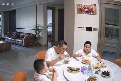 年赚“小学生”44亿元 比泡泡玛特还暴利的卡