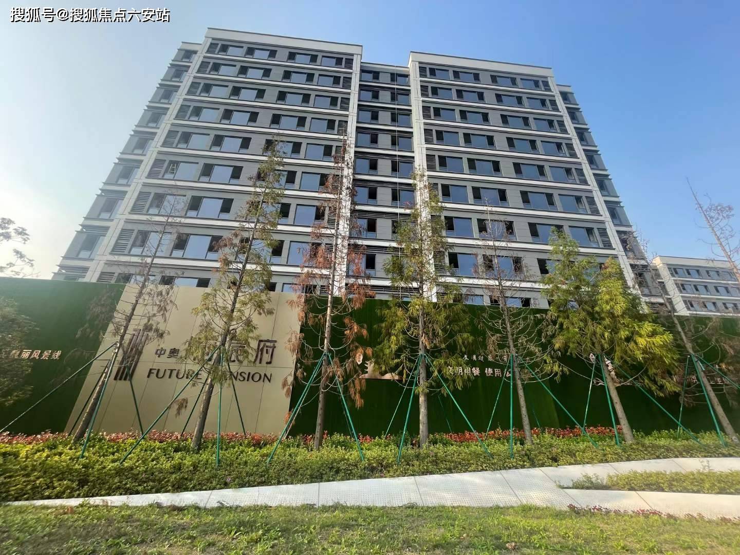 项目旁边正在建造一个伊嘉塘公园,其面积约6765亩,也就是451万平方米