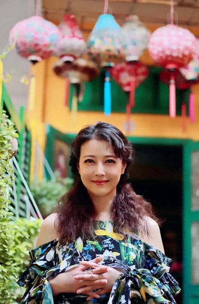 港媒对周海媚绝情,吐槽她在香港无楼无车,坐吃山空去北京养病_生活