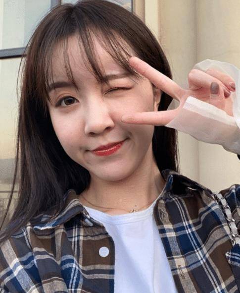 莉哥与男性朋友合照被曝光,看清对方的长相后,男粉:你啥审美啊_男生