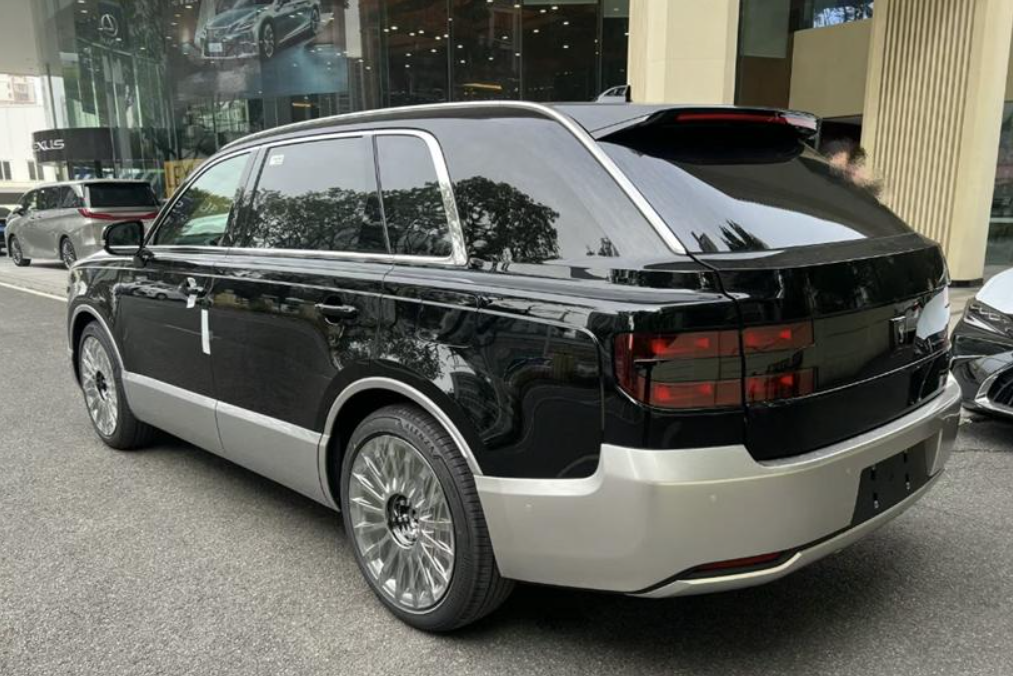 预计落地价300万左右 丰田世极左舵版本实车现身国内_搜狐汽车_搜狐网