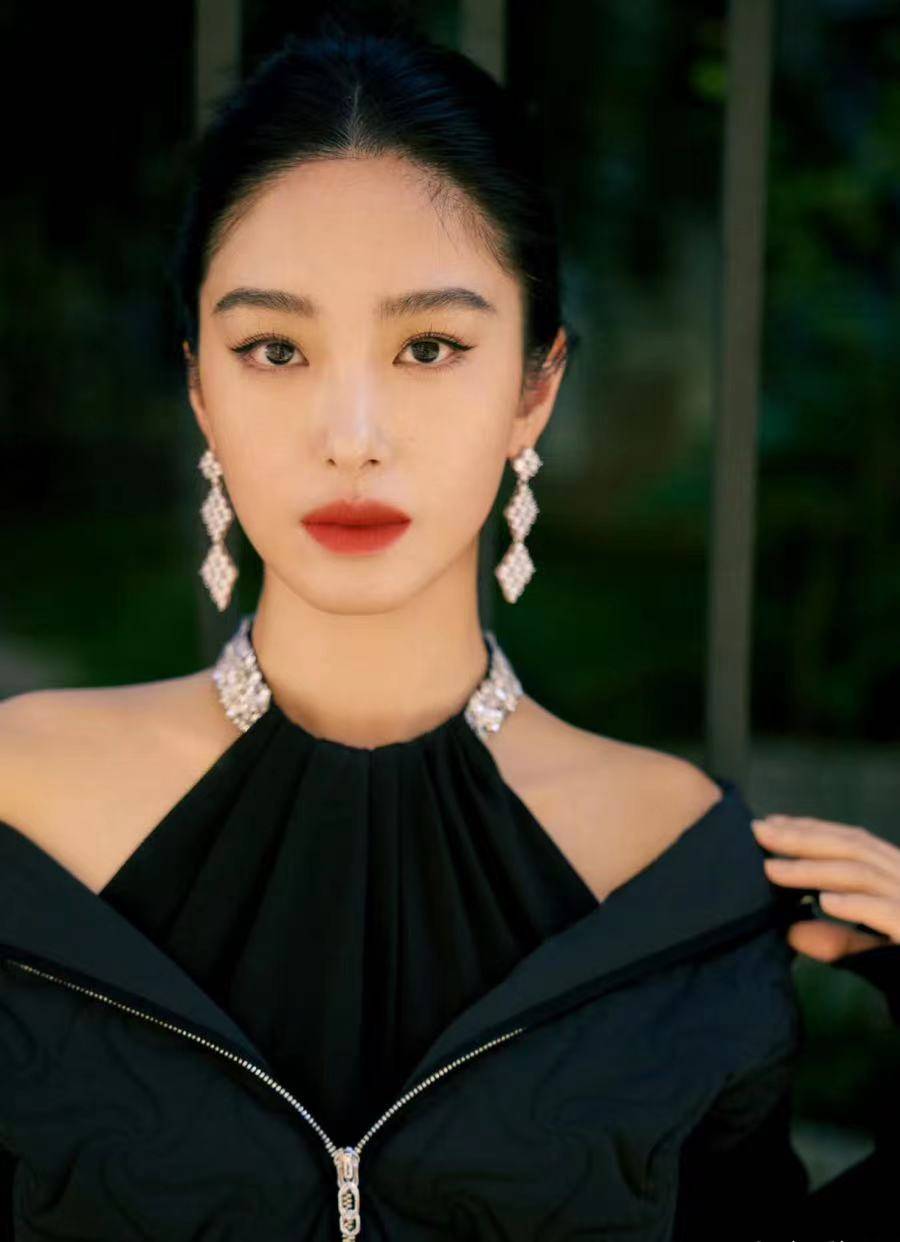 杨采钰疑似新恋情曝光,曾和陈金飞感情成谜,疑已分手_林靖恩_李坤城