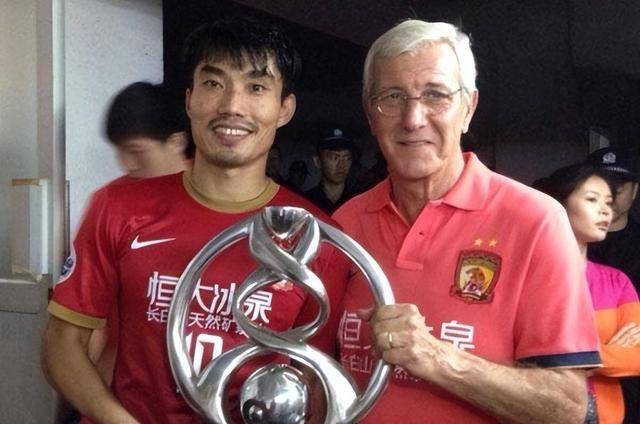 除了邵佳一,孙继海等参加过世界杯的球员外,近十几年来郑智可算是国足