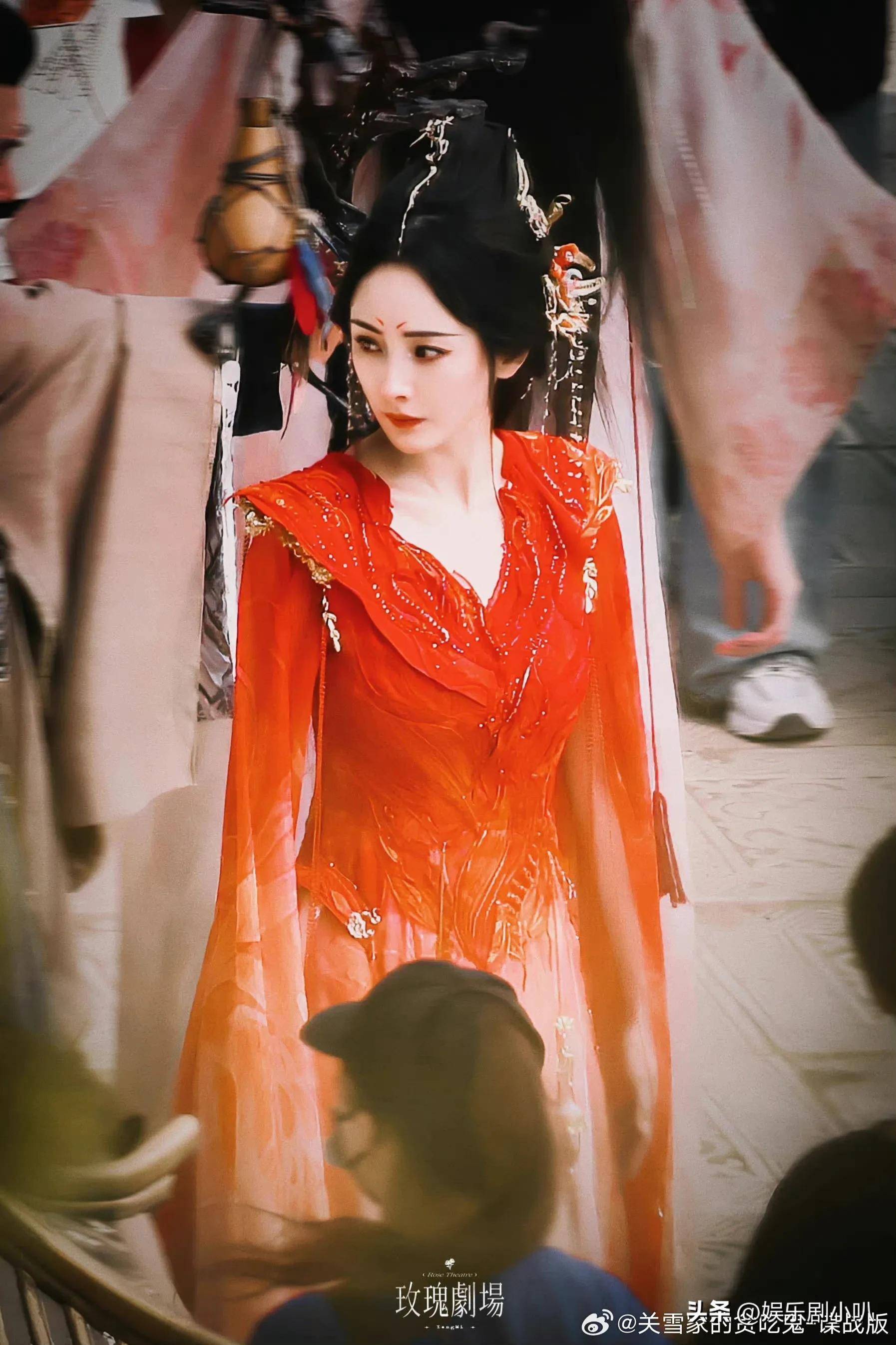 女明星的红衣古装造型,赵丽颖绝美,彭小苒惊艳,杨幂才是最合适