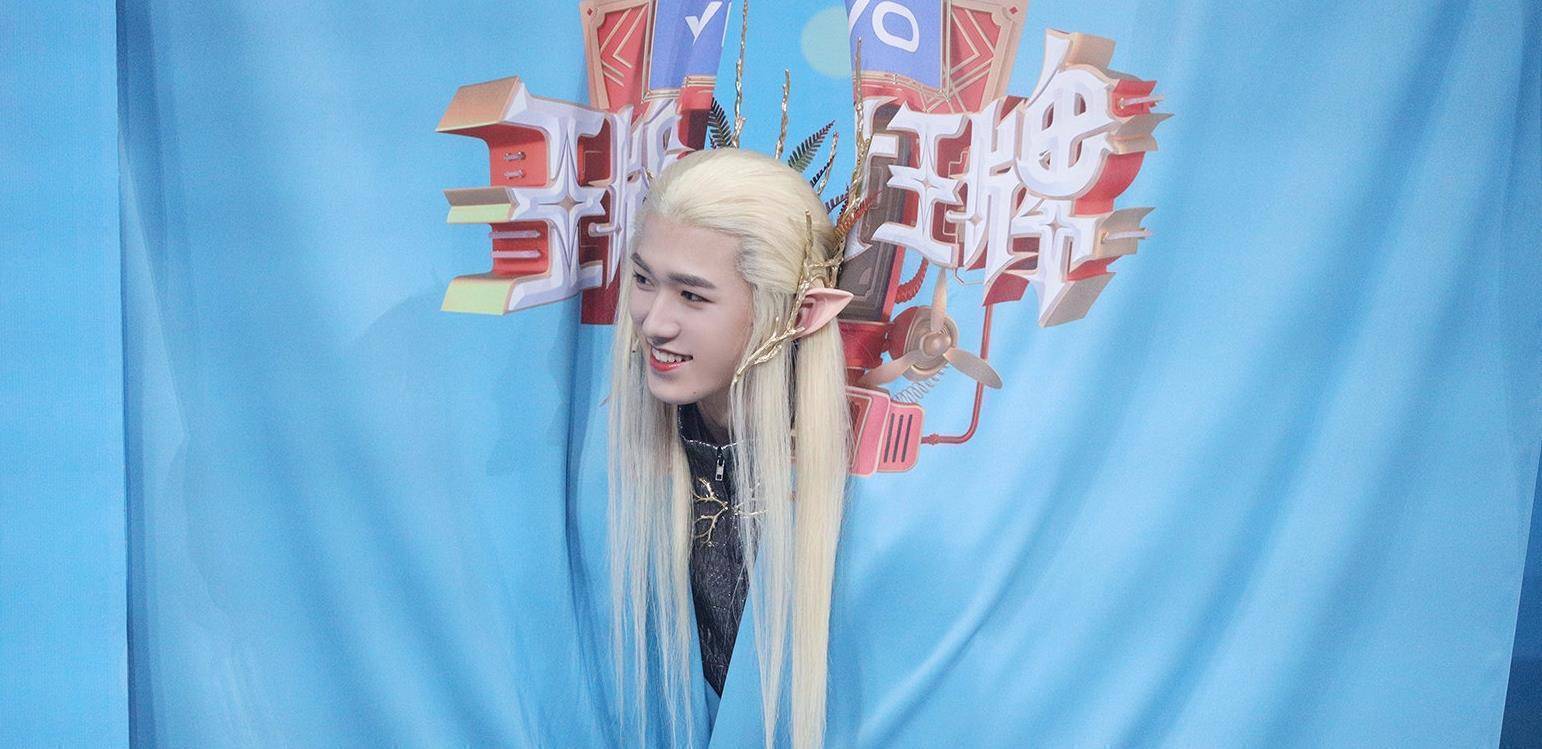 宋亚轩和王一博cos精灵王子,看到王一博的眼睛,才明白宋亚轩输哪了