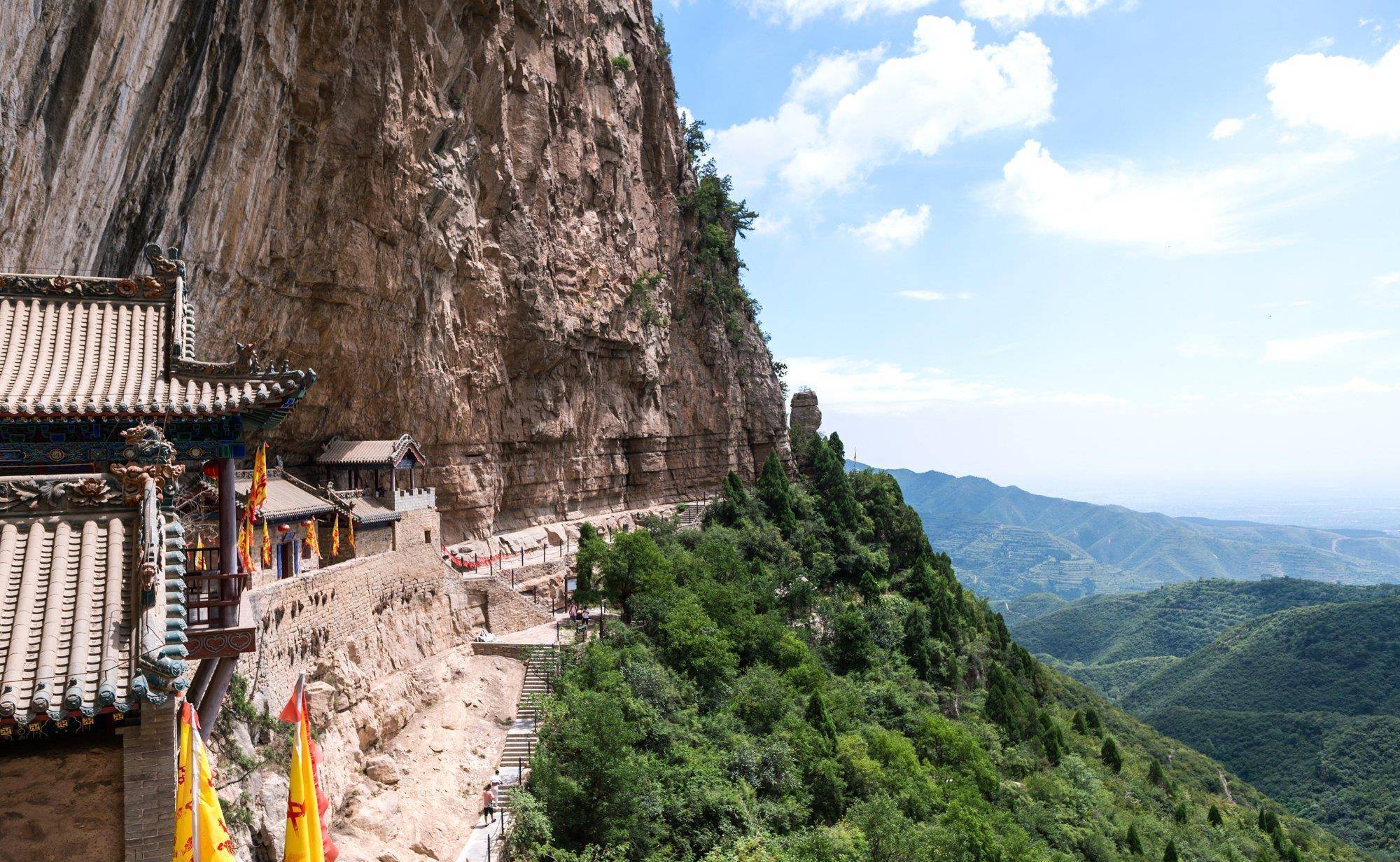 提起懸空寺,很多人可能會想到橫山懸空寺,蒼巖山懸空