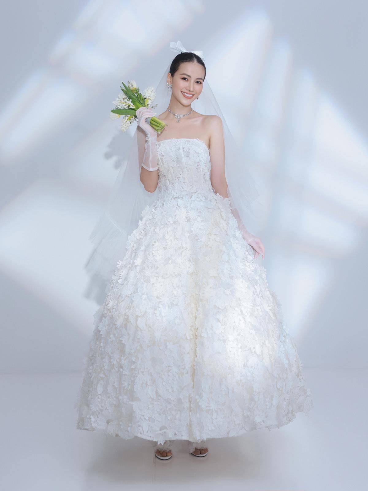 地球小姐:身穿开胸露腰婚纱,尽显精致迷人的美丽_phuong_khanh_新娘