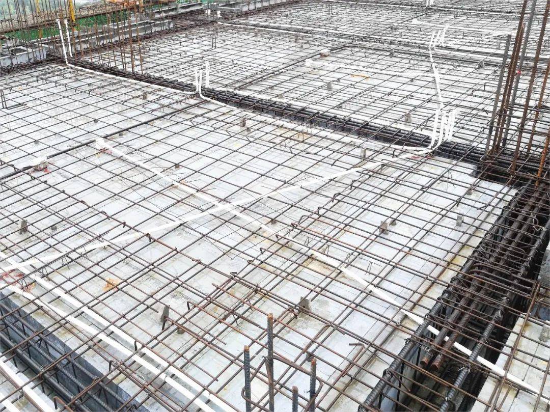 楼板裂缝的预控措施有哪些?_混凝土_进行_钢筋