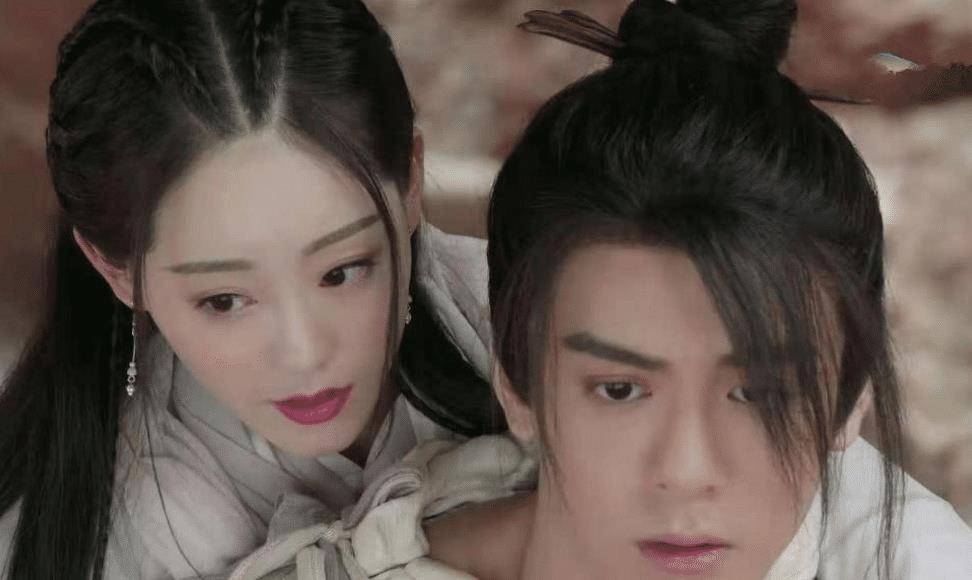 "张无忌却始终拖泥带水,对于周芷若,赵敏,殷离,小昭这四个姑娘,似乎他