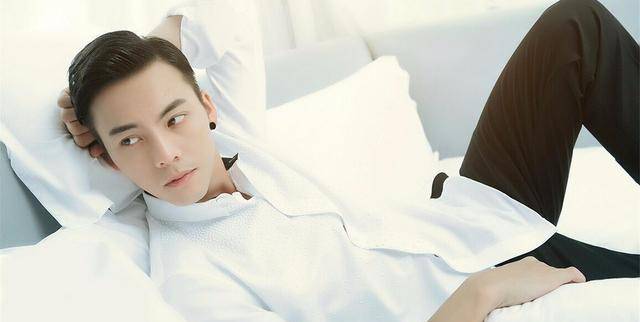 长得很帅,但一笑就变丑的男星,王俊凯鹿晗上榜_分分钟_吴亦凡_身材