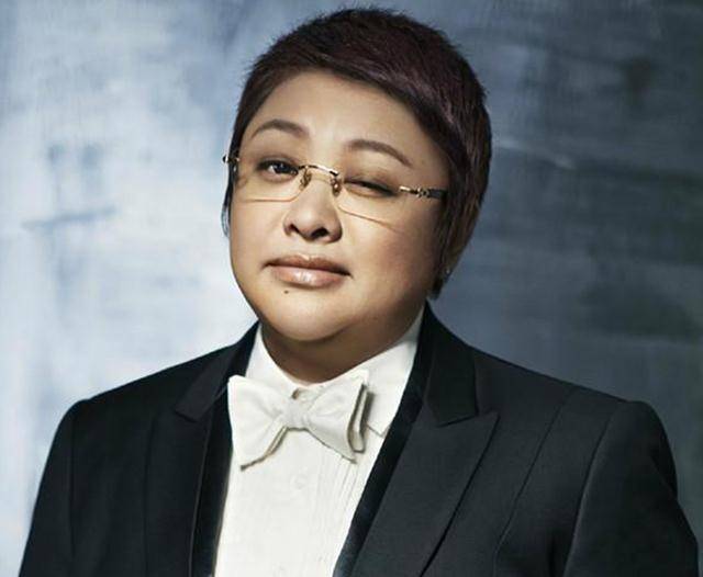 韩红自称年轻时是校花,以为是在开玩笑,看到18岁照片后信了_歌曲_长相