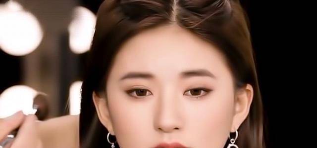毛戈平为赵露思化妆,化完妆像换了一个人一样,粉丝们坐不住了!