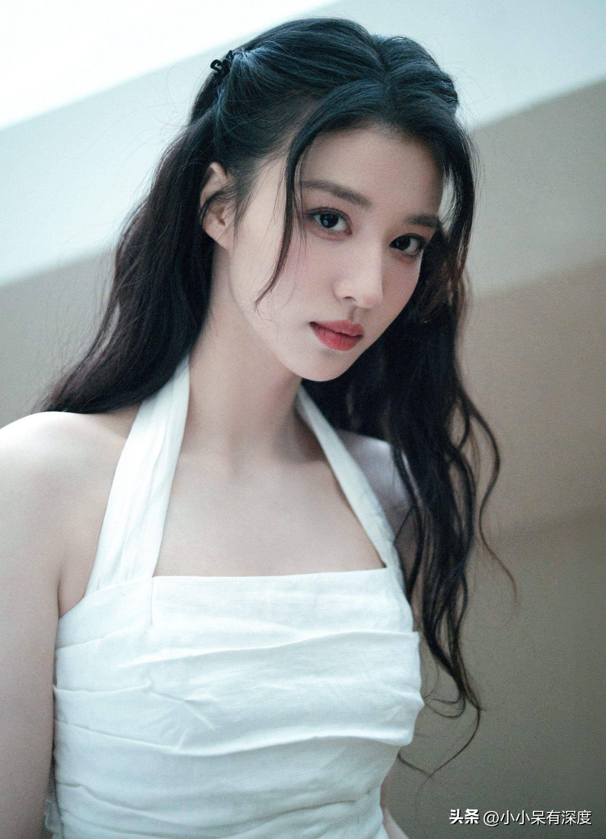 王楚然一组写真照,她是95后颜值天花板,网友:男生都喜欢王楚然_上海市