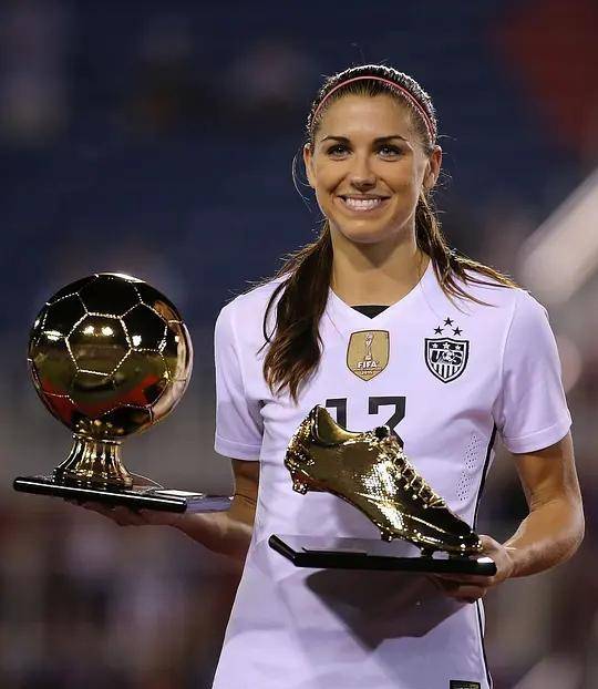 女版贝克汉姆,绿茵场上的足球女神,阿莱克斯·摩根_进球_足球运动员