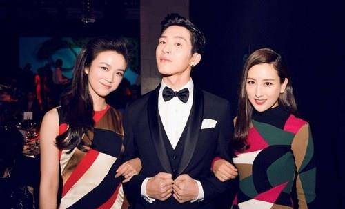 马苏,汤唯,井柏然出席活动一起合影,年龄上不占优的马苏侧脸杀,很有